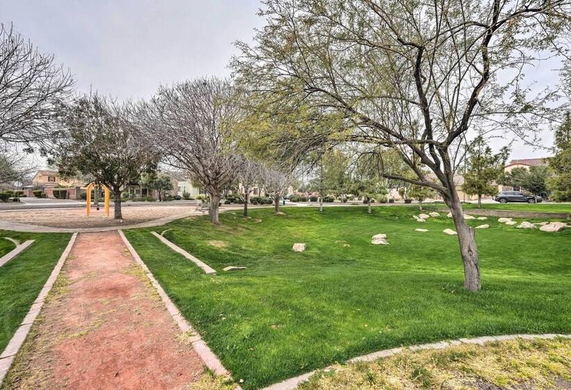 Pet Friendly Surprise Cottage: Yard & Pool Access