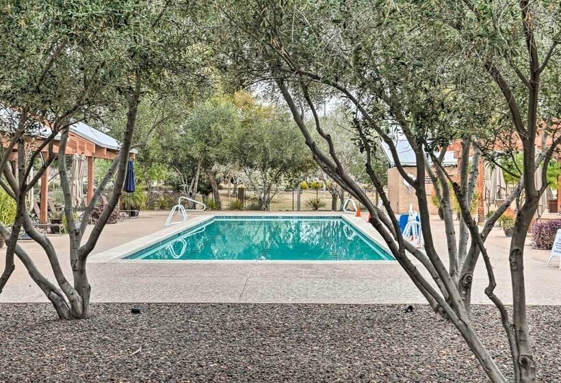 Pet Friendly Surprise Cottage: Yard & Pool Access