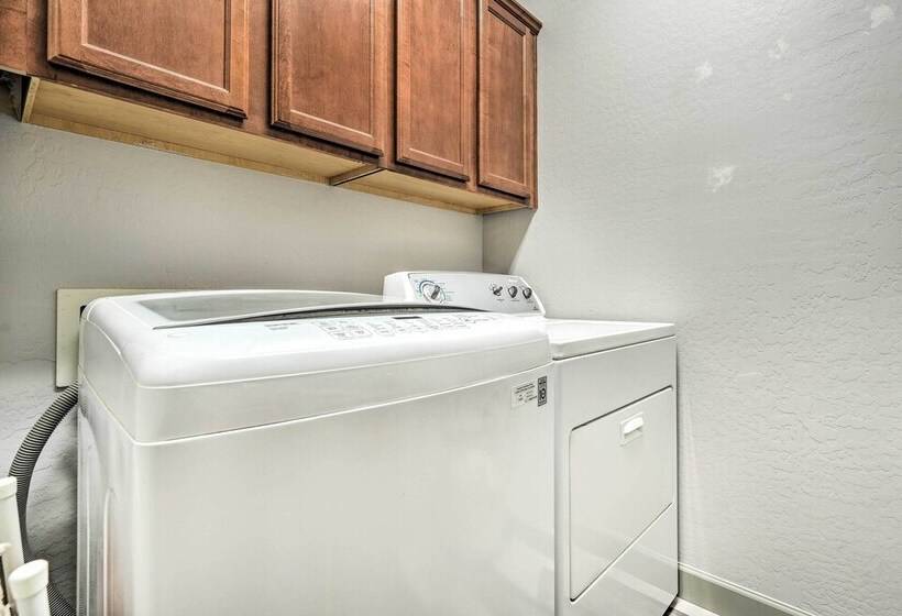 Pet Friendly Surprise Cottage: Yard & Pool Access