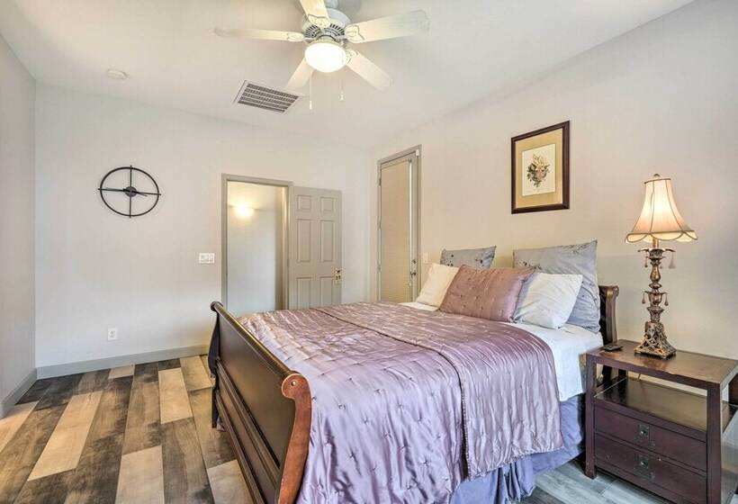 Pet Friendly Surprise Cottage: Yard & Pool Access