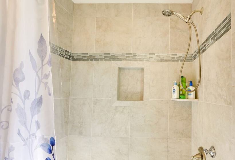 Tallahassee Vacation Home W/ Lanai Near Downtown