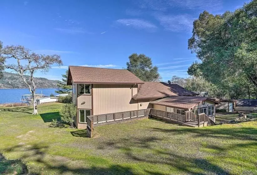 Waterfront Clearlake Retreat W/ Dock & Kayaks
