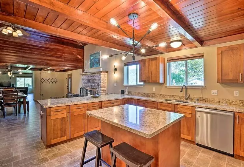 Waterfront Clearlake Retreat W/ Dock & Kayaks