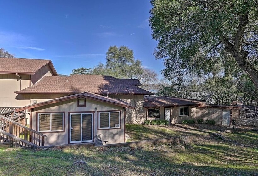 Waterfront Clearlake Retreat W/ Dock & Kayaks