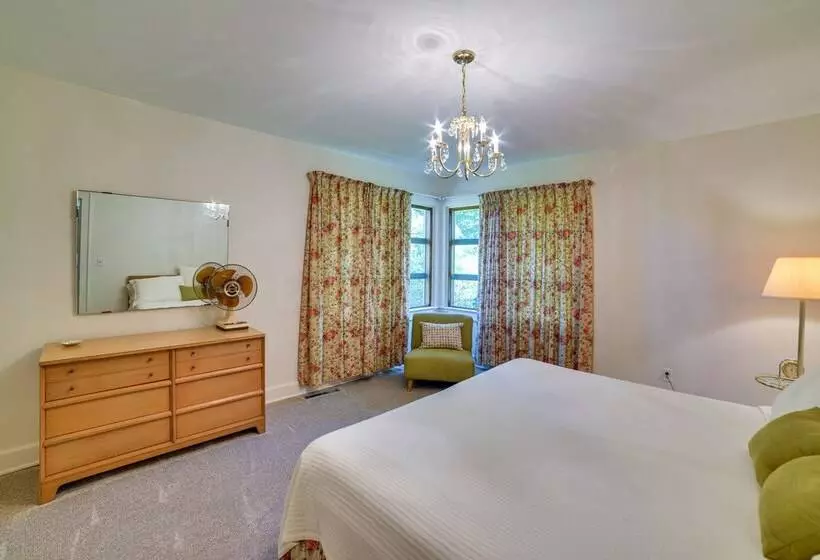 Fifties Beaufort Home W/ Patio, On Newport River!