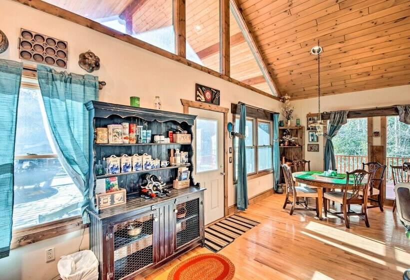 Avalon Woods Riverfront Retreat: Walk To Waterfall