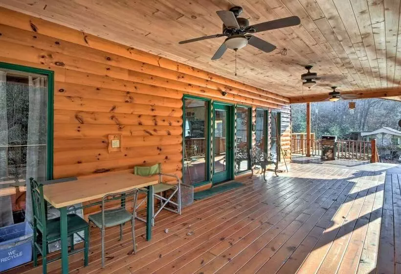 Avalon Woods Riverfront Retreat: Walk To Waterfall