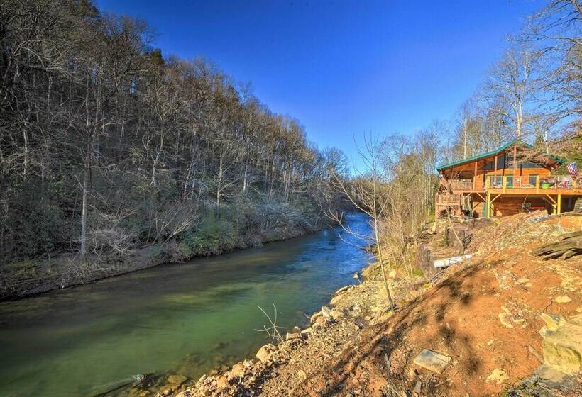 Avalon Woods Riverfront Retreat: Walk To Waterfall