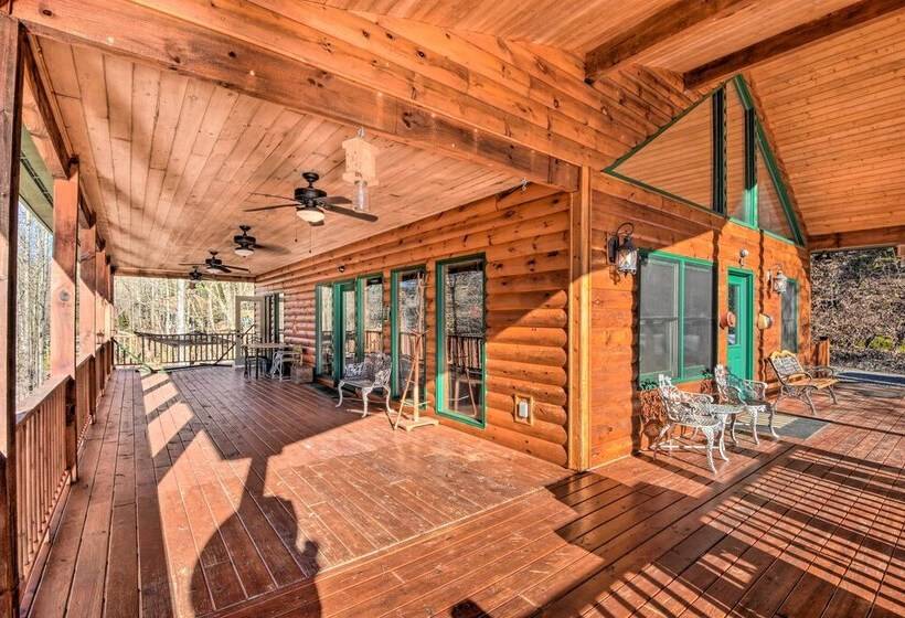 Avalon Woods Riverfront Retreat: Walk To Waterfall