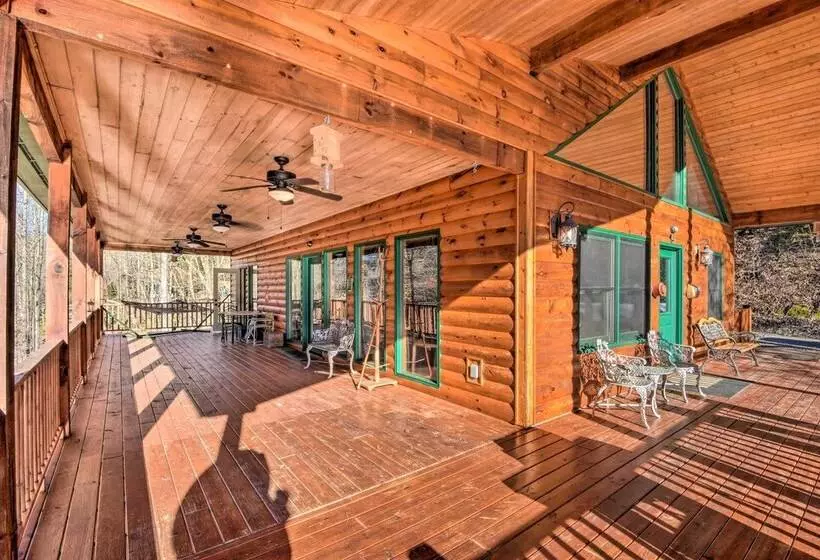 Avalon Woods Riverfront Retreat: Walk To Waterfall