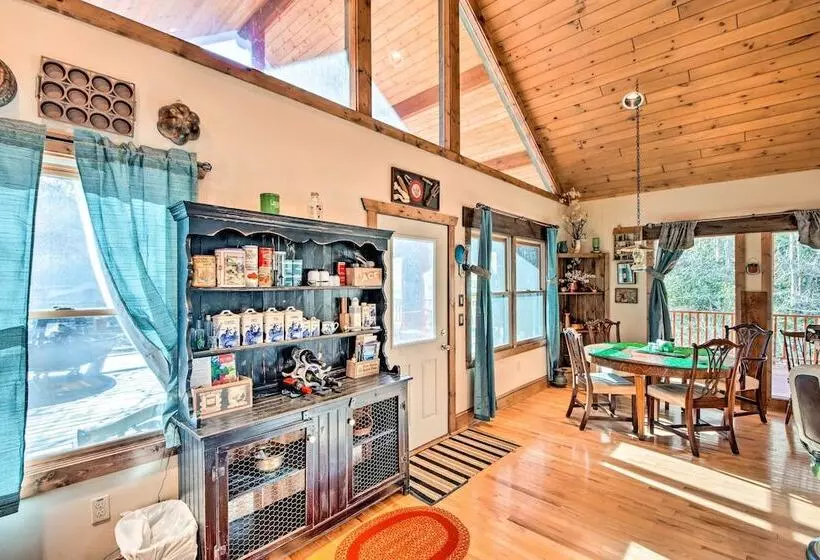 Avalon Woods Riverfront Retreat: Walk To Waterfall