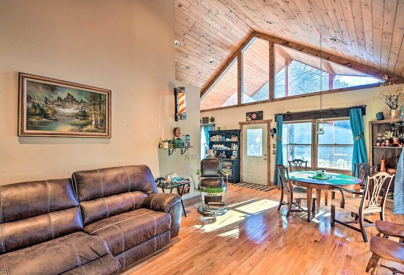 Avalon Woods Riverfront Retreat: Walk To Waterfall