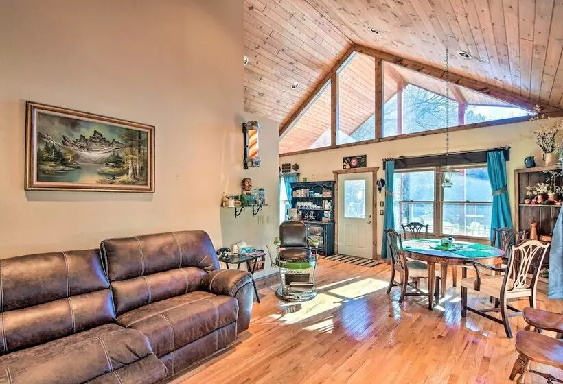 Avalon Woods Riverfront Retreat: Walk To Waterfall