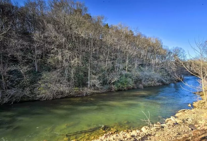 Avalon Woods Riverfront Retreat: Walk To Waterfall