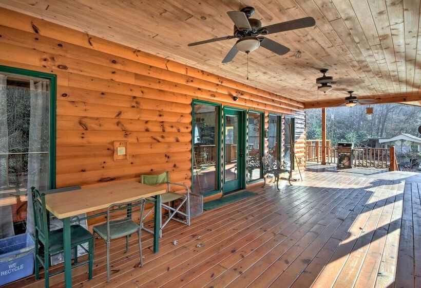 Avalon Woods Riverfront Retreat: Walk To Waterfall