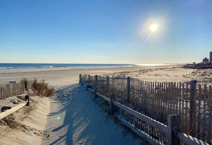 Beautifully Renovated Beach House W/ Fenced Patio!