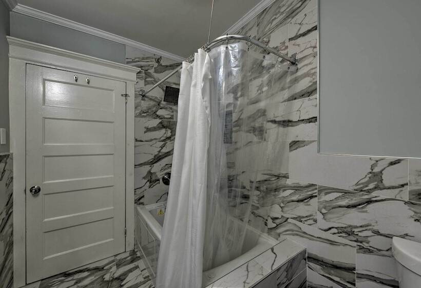 Beautifully Renovated Beach House W/ Fenced Patio!