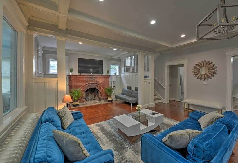 Beautifully Renovated Beach House W/ Fenced Patio!