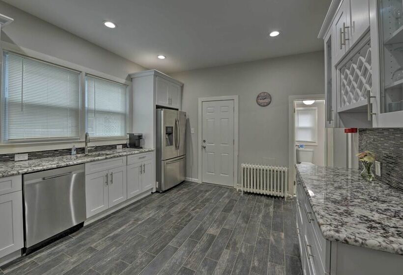 Beautifully Renovated Beach House W/ Fenced Patio!