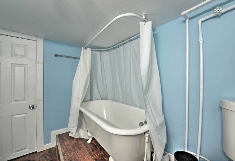 Beautifully Renovated Beach House W/ Fenced Patio!