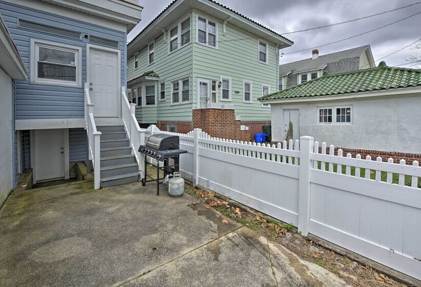 Beautifully Renovated Beach House W/ Fenced Patio!