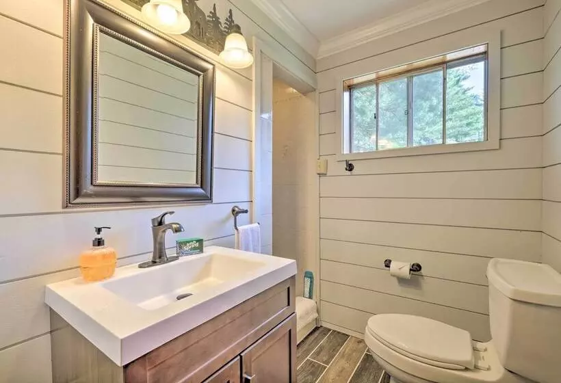 Bolton Alderbrook Lodge W/ Private 10 Acre Lake!