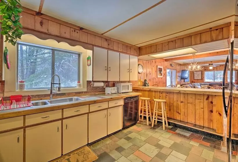 Bolton Alderbrook Lodge W/ Private 10 Acre Lake!