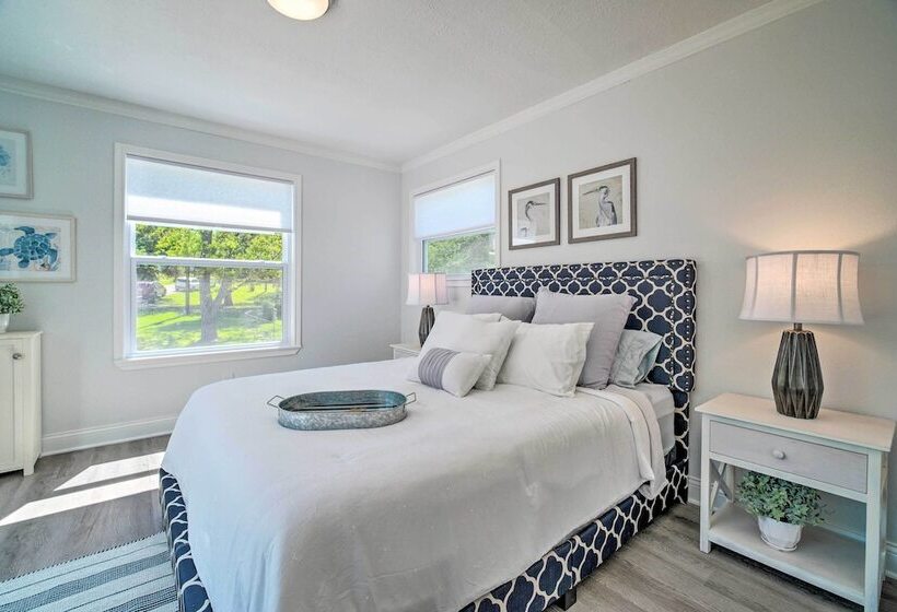 Bright Home W/ Dock On Lake Conroe!