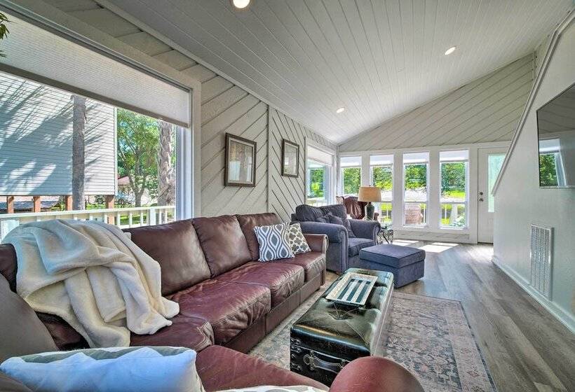 Bright Home W/ Dock On Lake Conroe!