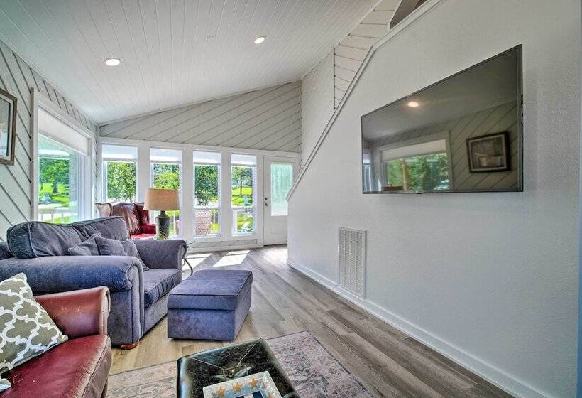 Bright Home W/ Dock On Lake Conroe!