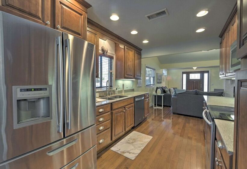 Bright Sarasota Bungalow   5 Mi To Siesta Beach!