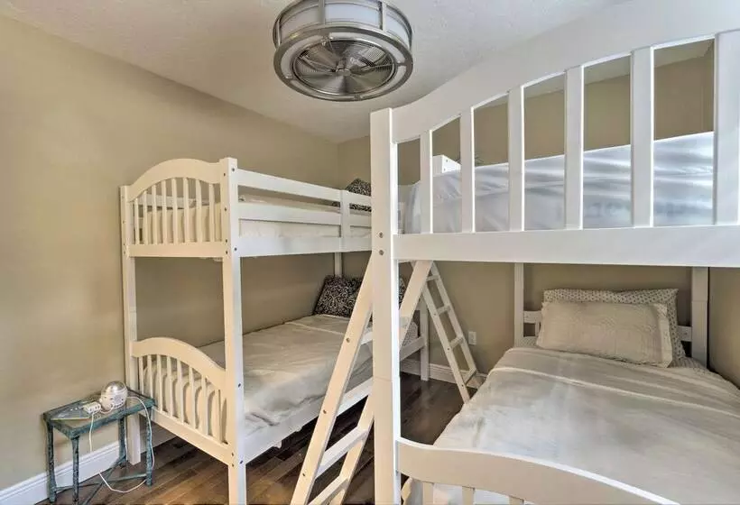 Bright Sarasota Bungalow   5 Mi To Siesta Beach!