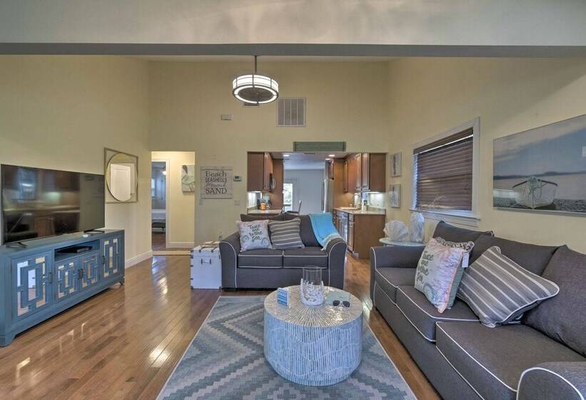 Bright Sarasota Bungalow   5 Mi To Siesta Beach!