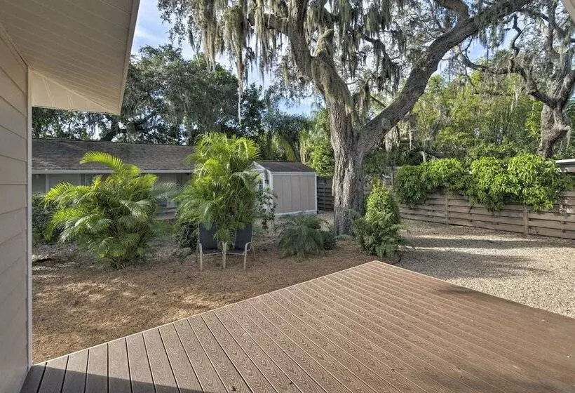 Bright Sarasota Bungalow   5 Mi To Siesta Beach!