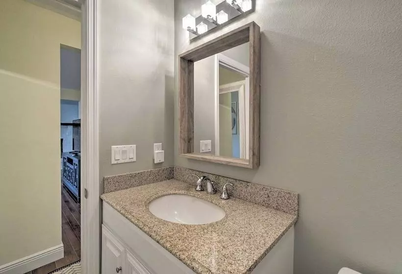 Bright Sarasota Bungalow   5 Mi To Siesta Beach!