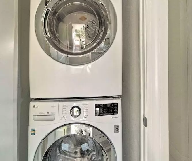 Bright Sarasota Bungalow   5 Mi To Siesta Beach!