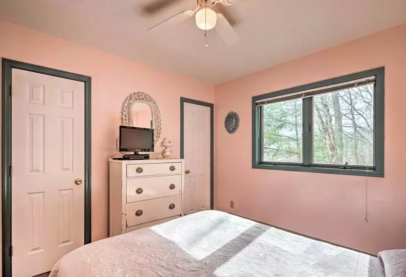 Burnsville Home W/ Deck & Panoramic Mountain Views