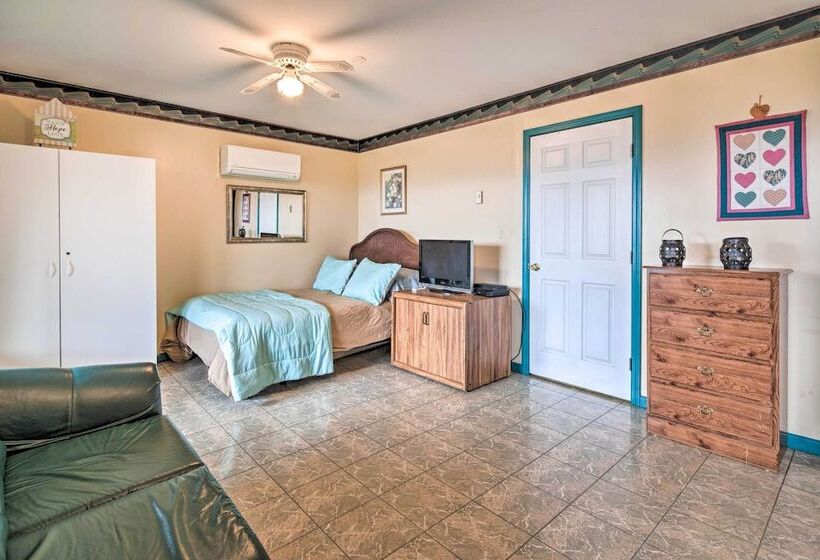 Burnsville Home W/ Deck & Panoramic Mountain Views