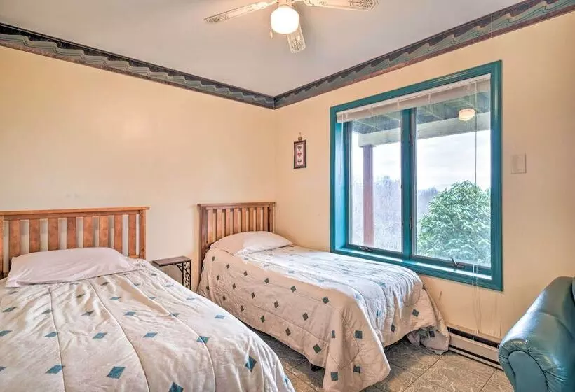 Burnsville Home W/ Deck & Panoramic Mountain Views