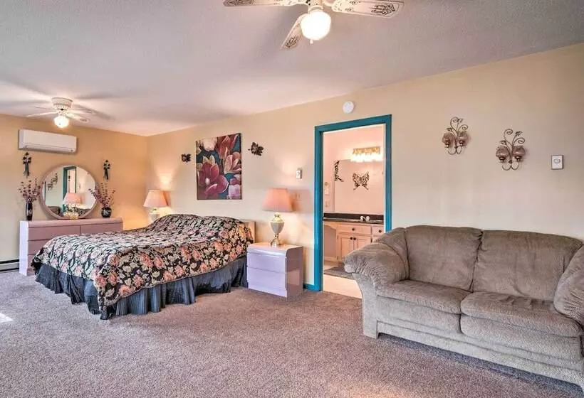 Burnsville Home W/ Deck & Panoramic Mountain Views