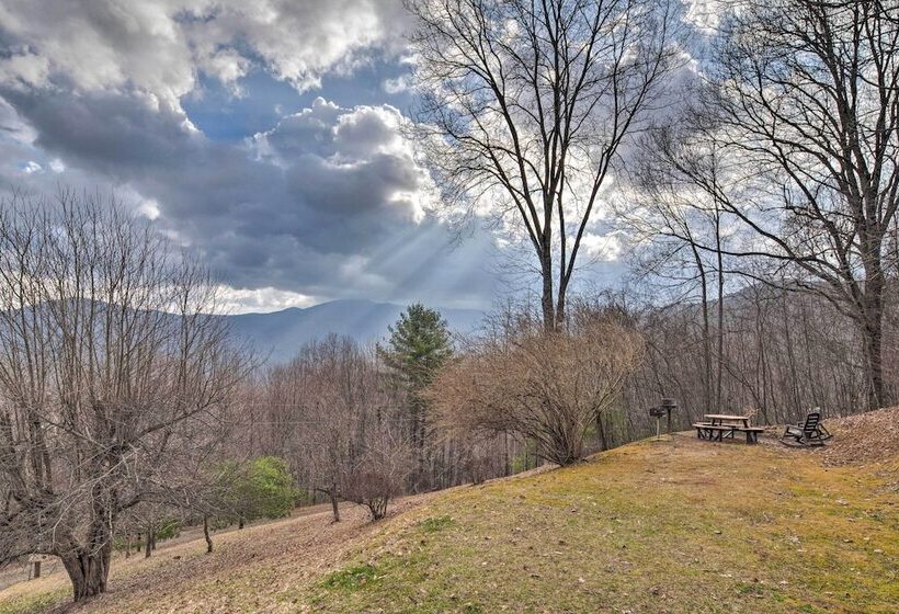 Burnsville Home W/ Deck & Panoramic Mountain Views