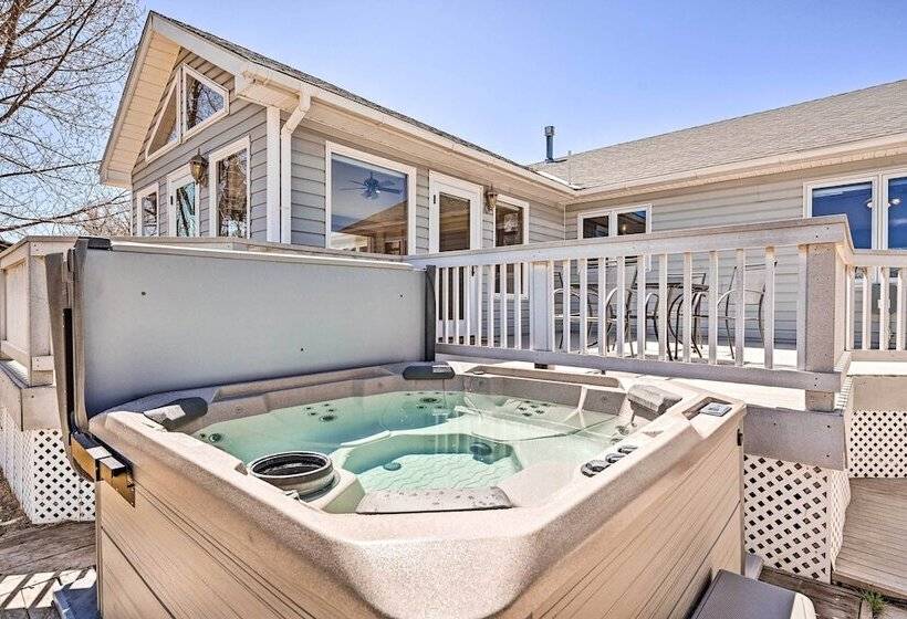 Charming Buena Vista Home W/ Hot Tub + Deck!