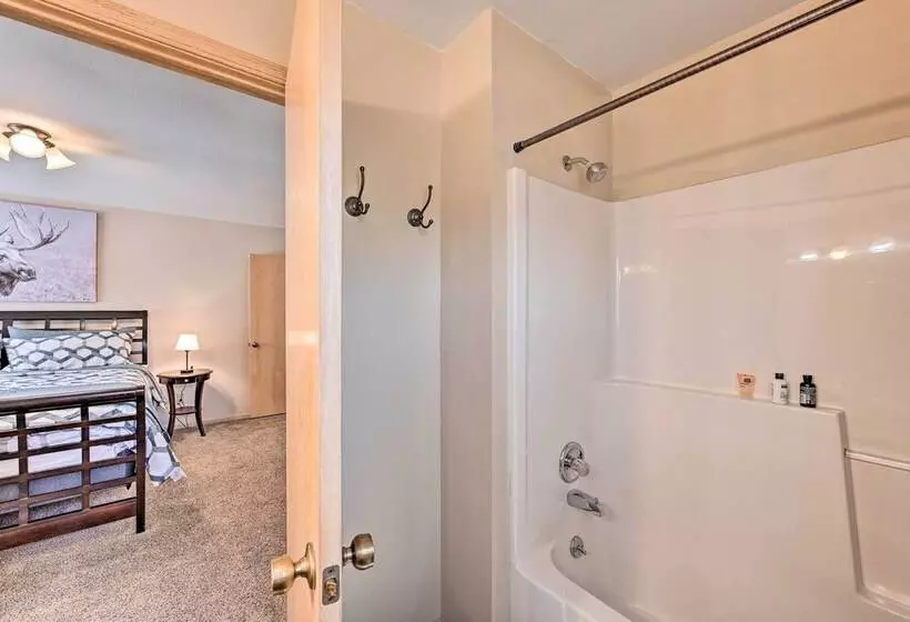 Charming Buena Vista Home W/ Hot Tub + Deck!