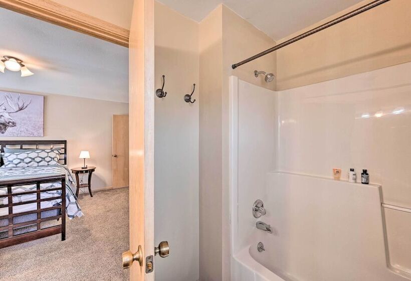 Charming Buena Vista Home W/ Hot Tub + Deck!