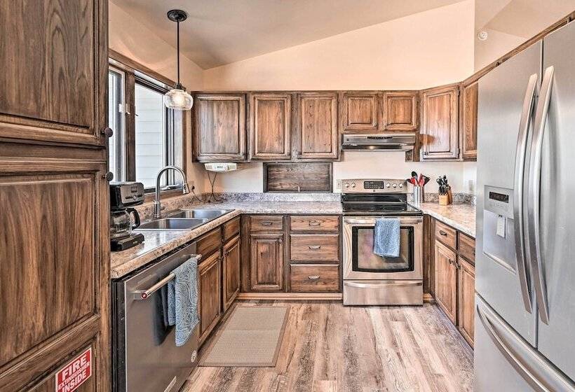 Charming Buena Vista Home W/ Hot Tub + Deck!