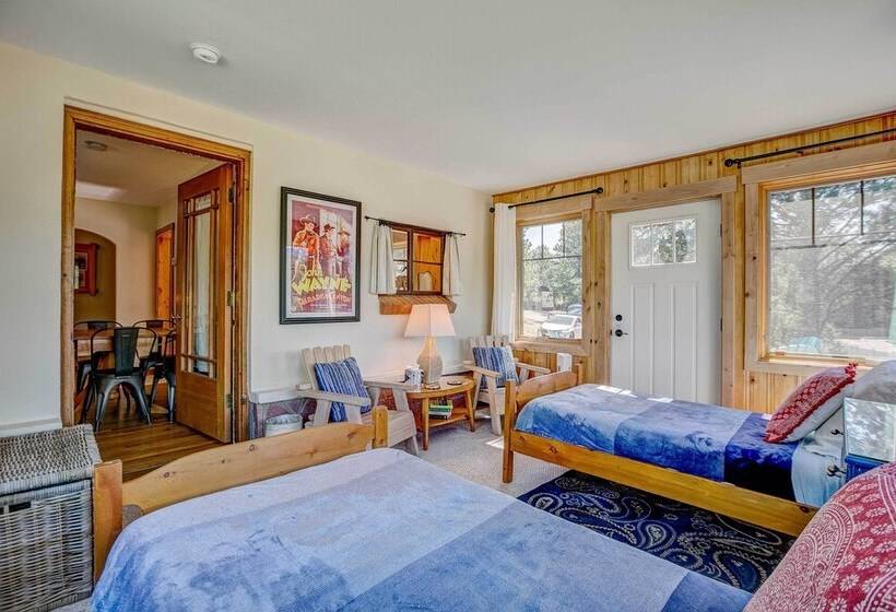 Charming Estes Park Cabin W/ 2 Private Patios!