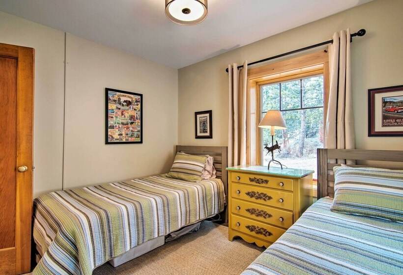 Charming Estes Park Cabin W/ 2 Private Patios!