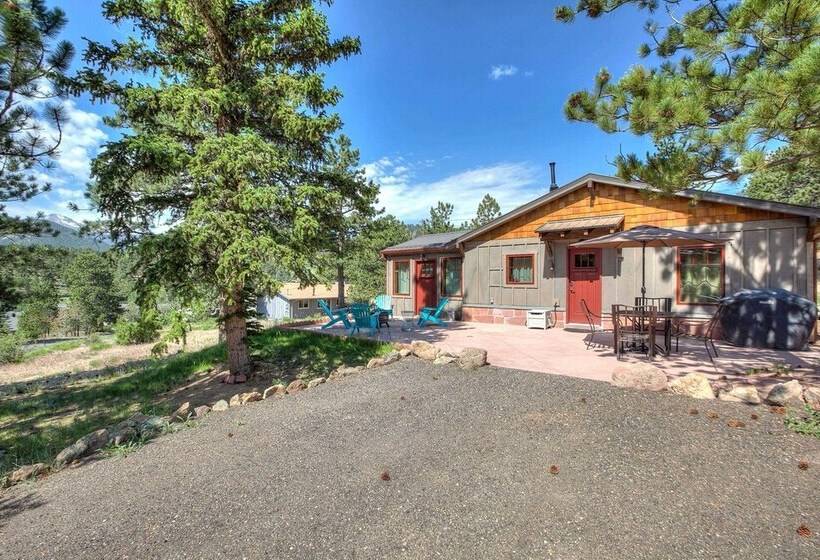 Charming Estes Park Cabin W/ 2 Private Patios!