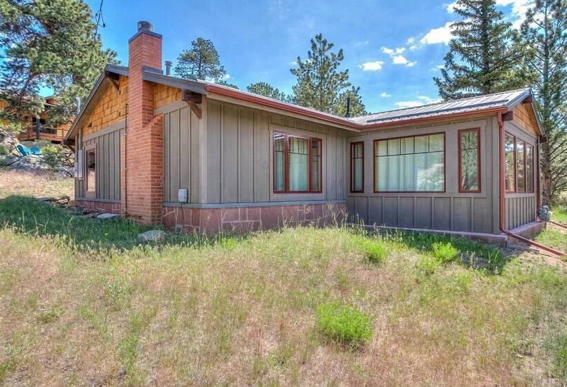 Charming Estes Park Cabin W/ 2 Private Patios!