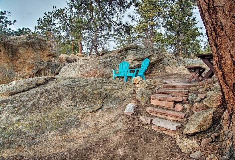 Charming Estes Park Cabin W/ 2 Private Patios!